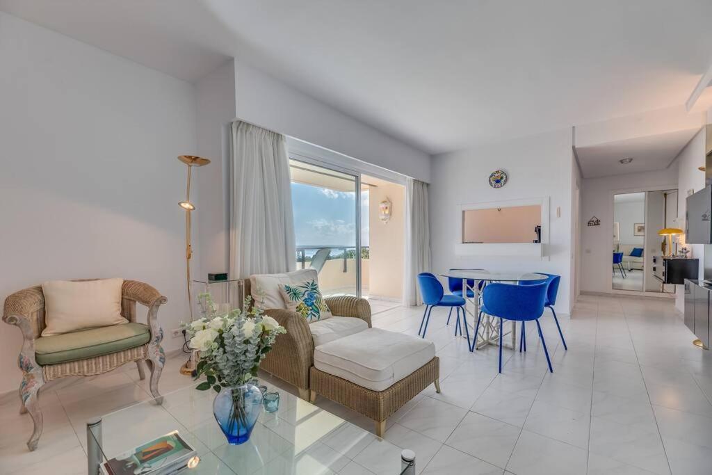 Charming With Sea Views Apartment